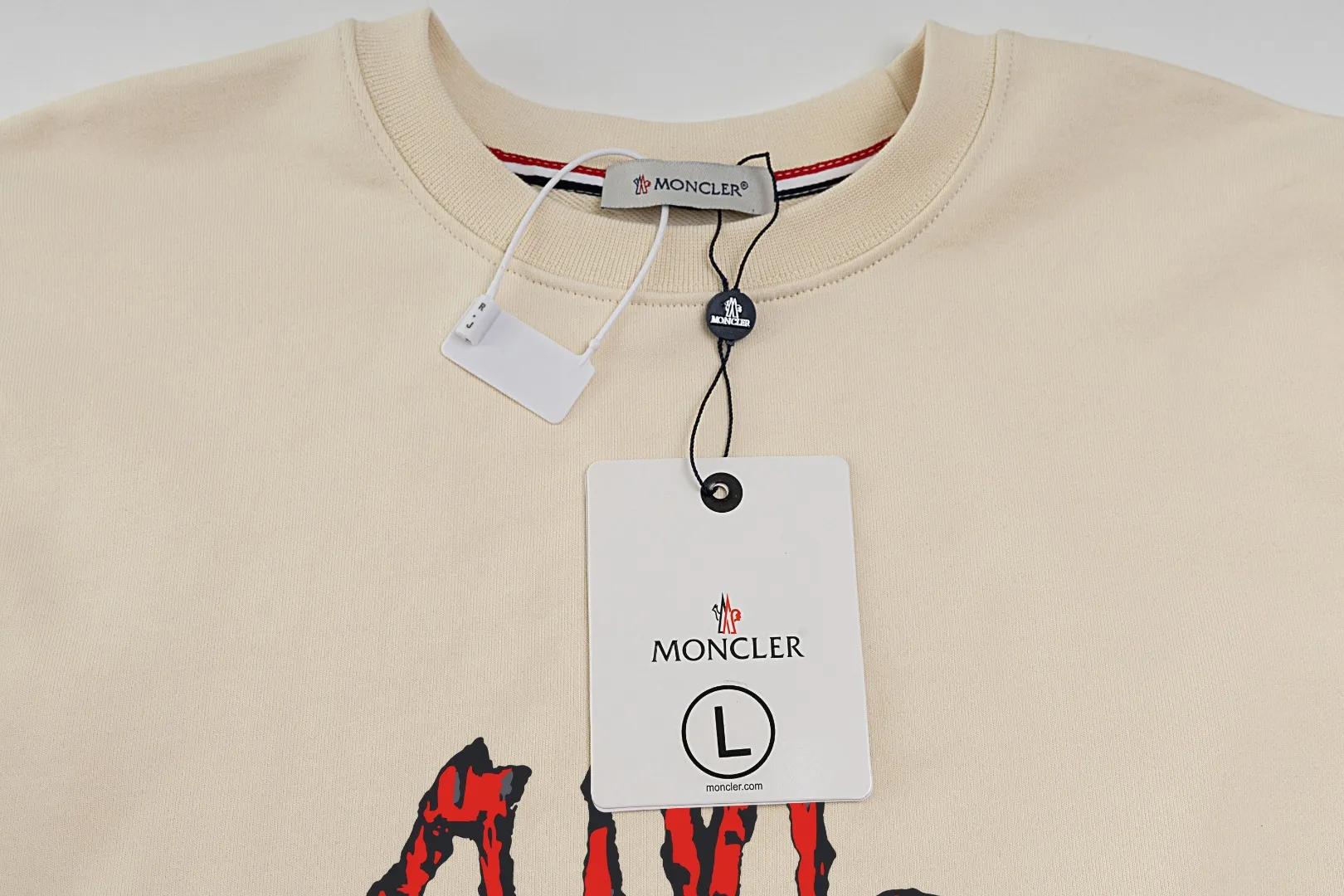 【 Quality】【 MONCLER】【In Stock 】 2024 New Arrival Premium 3D LOGO ， ， Premium ⚠️ ： 460 ， 21S 10S 26/2 1*1 ！ ， ， ， ， ， ！ Same Style ✔️ Same Style： ❗ ✔️【 Same Style， In Stock！】 ➡️Size：S M L XL XXL ➡️ ：Black White ⚠️Size Size